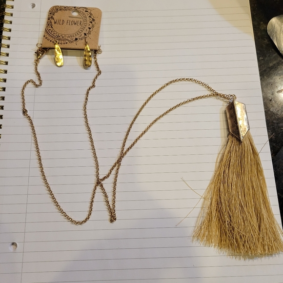 Gold Tassel Necklace - Picture 3 of 4